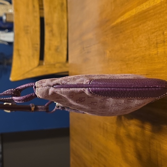 Dooney & Bourke Vintage purple logo canvas and dark purple shoulder bag - Picture 3 of 16